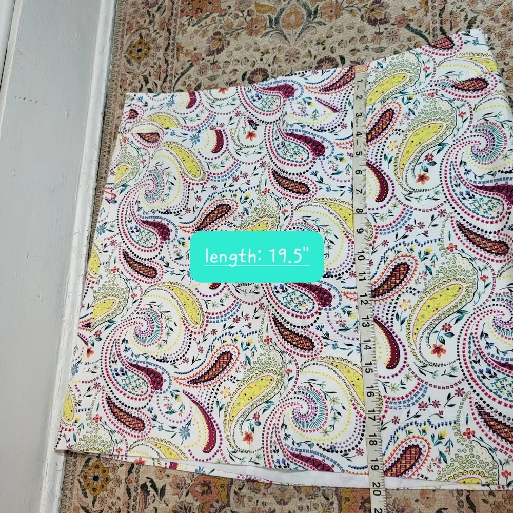 TALBOTS NWOT Short Skirt | Bright Paisely | size 18